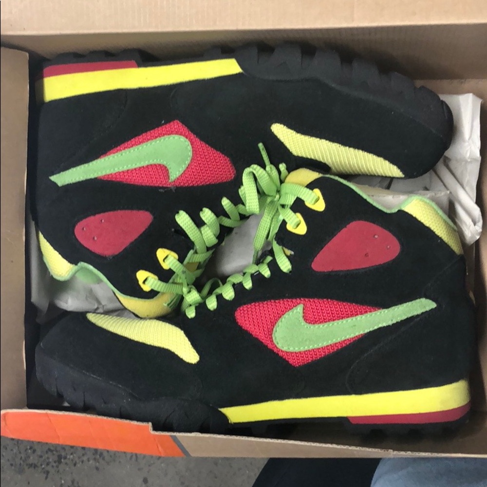 Nike Caldera